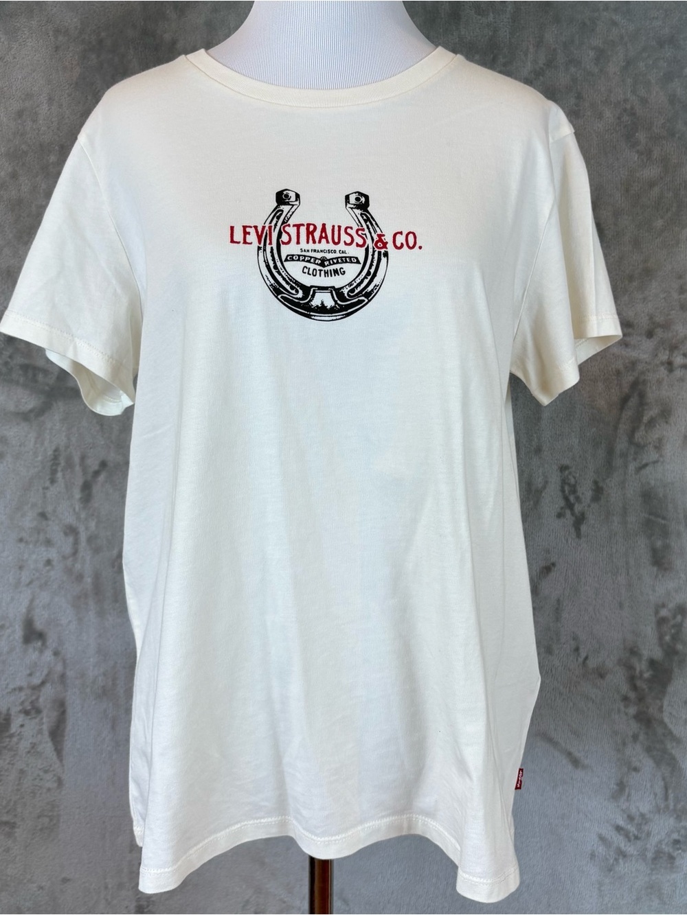Levi's Perfect T-Shirt Cream Horseshoe Graphic Short-Sleeve Tee Wmn’s L